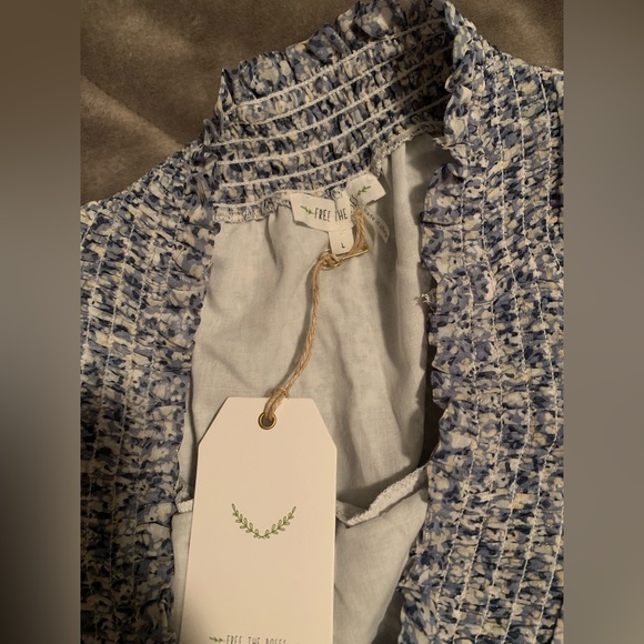 Free The Roses blue and white floral patterned tiered skirt, size L - Picture 4 of 4